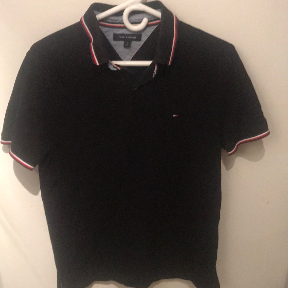 Handsome Black Tommy Hillfiger Polo w/3 tone stripe trim SZ M 🔥🔥🔥
